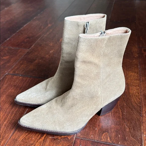 MATISSE CATY ANKLE BOOT, TAUPE, SIZE 8. - Picture 3 of 11
